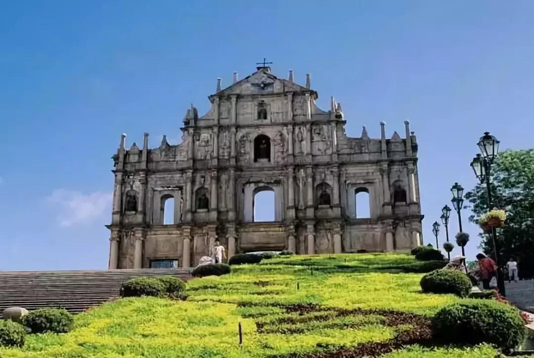 中国六十年代观影最多的电影,18年震动中国十大瞬间