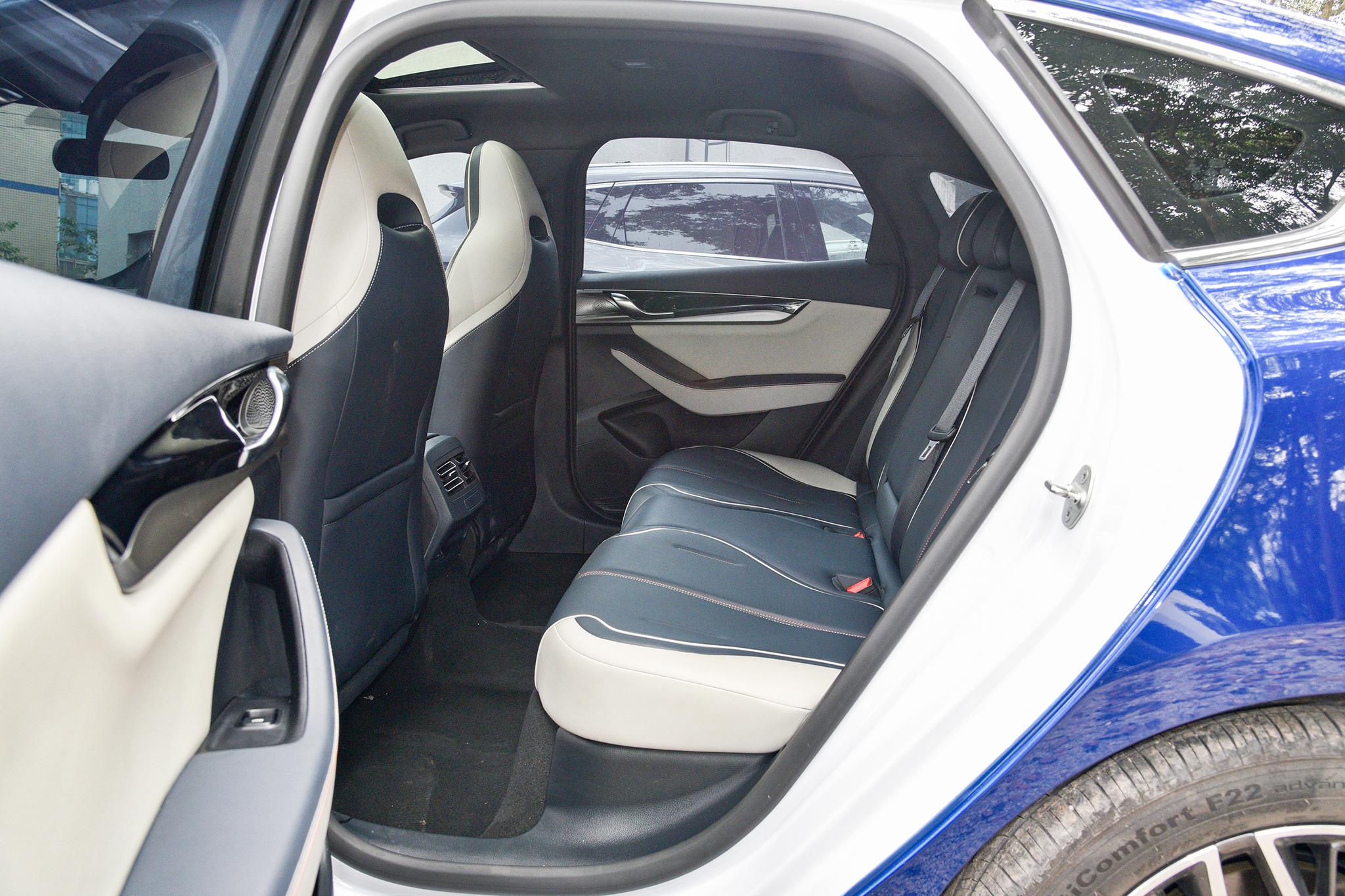 12万买哪款2.0t四驱suv,20万预算选轿车这三台车值得关注