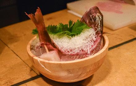 4人同行送活鲷鱼！谷饲牛排+海鲜刺身甜品！豫园酒店自助餐升级