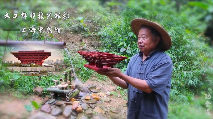 63岁中国大爷靠玩木头火到国外,61岁大爷惊呆外国人