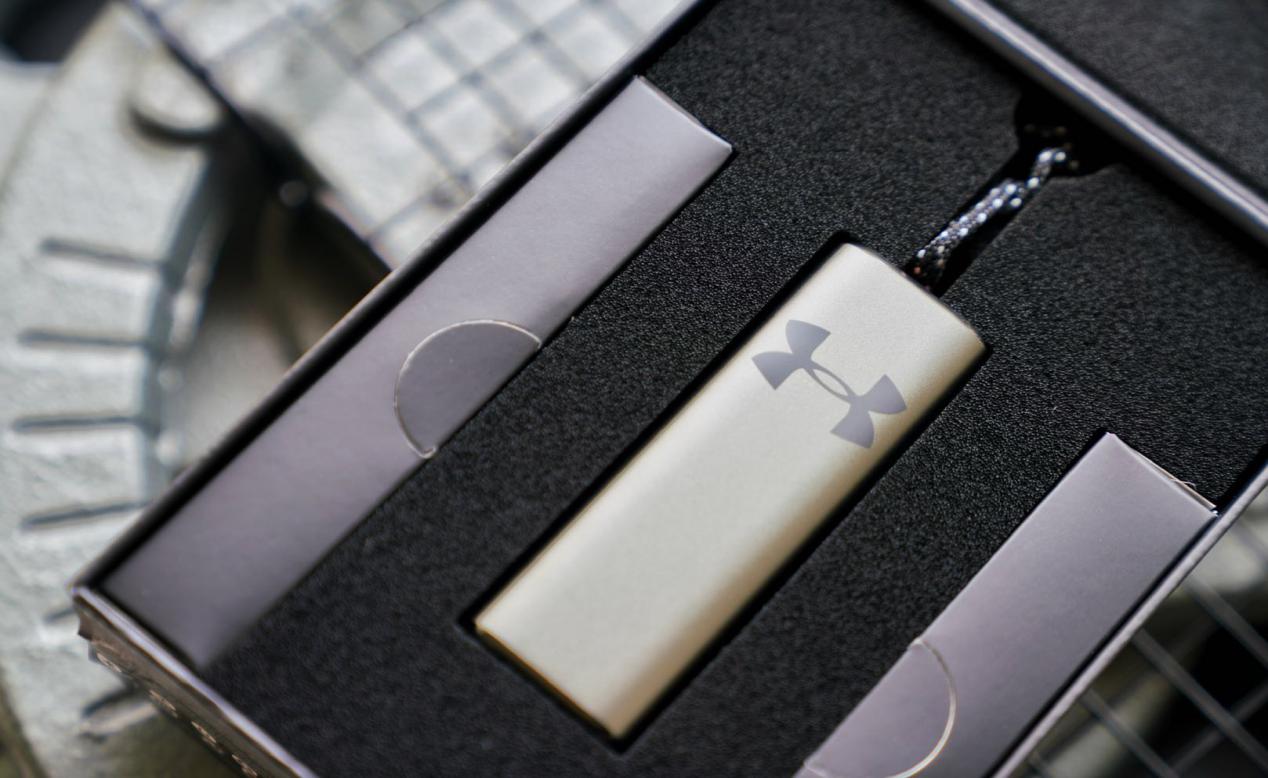 用过JBL耳机后，才知道在运动领域BOSE和BO原来只是个弟弟