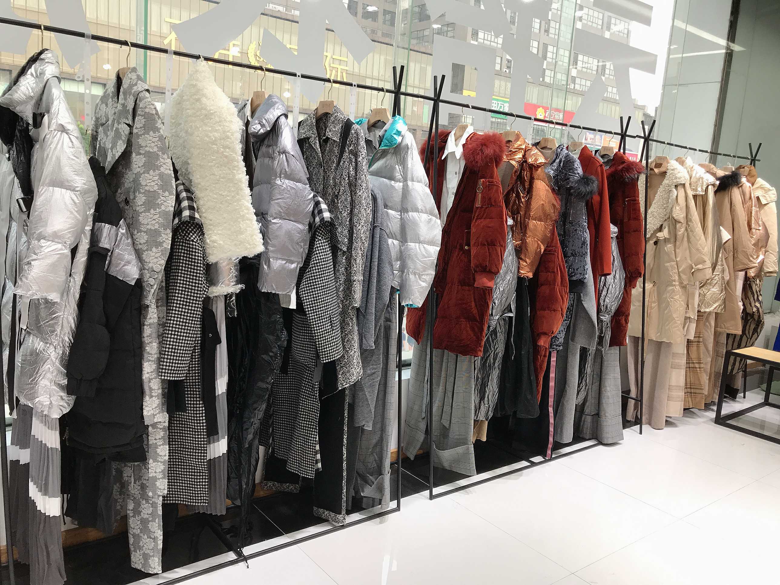 品牌折扣女装店有哪些,品牌折扣女装为什么便宜