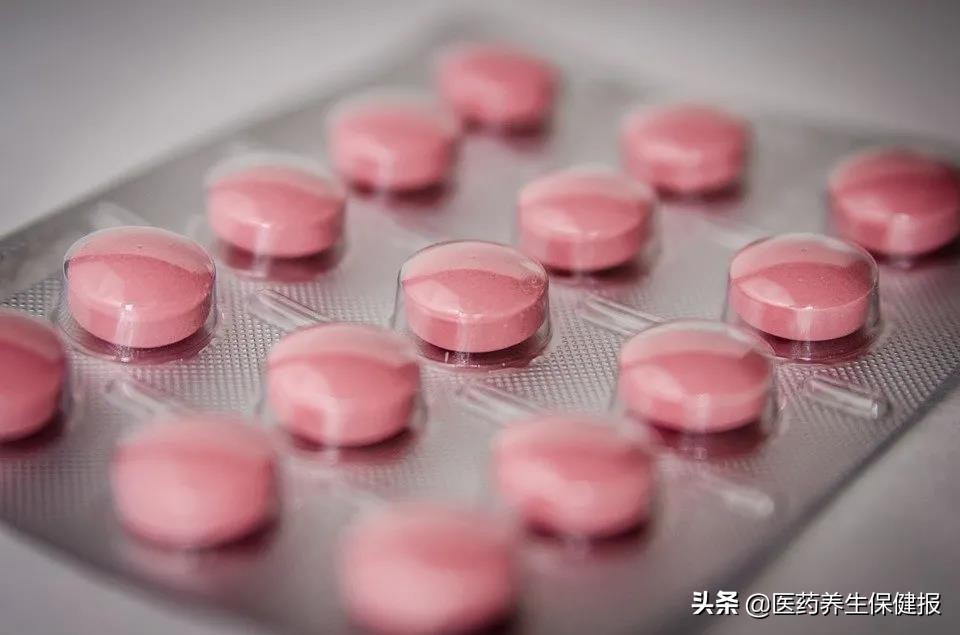 夏天如何让脚不干裂,夏天不闷脚的秘诀