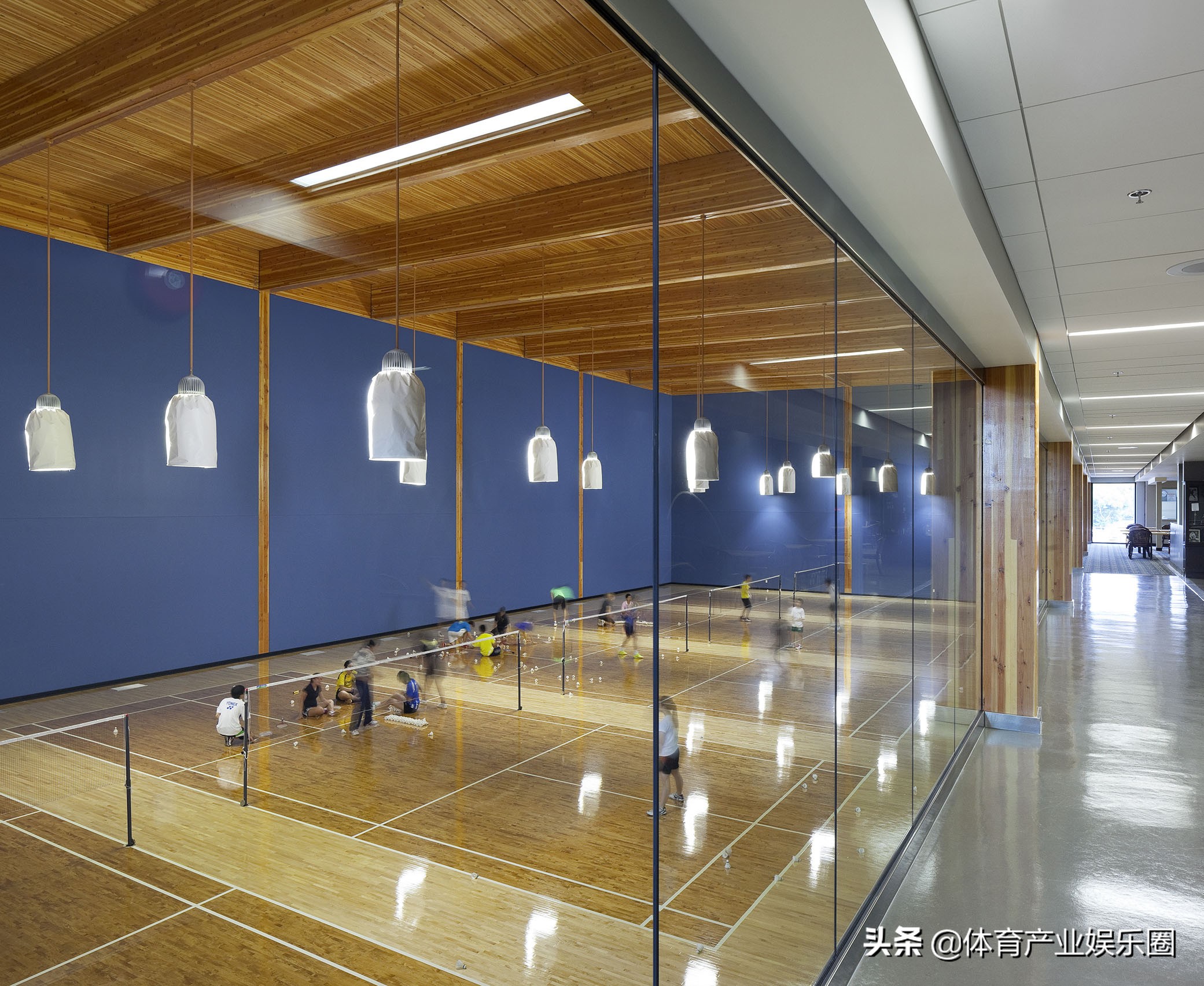 羽毛球馆投资需要多少,10片场地羽毛球馆一年盈利多少钱