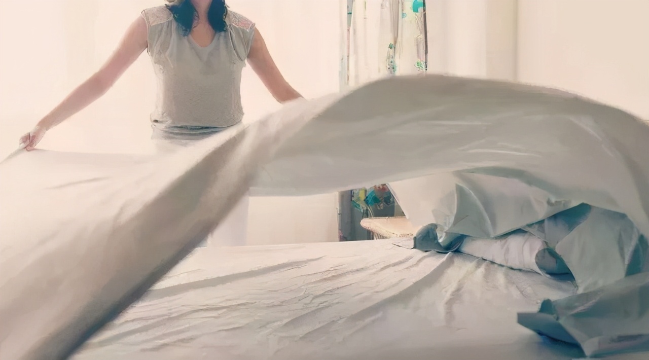 怎样防止床上的被子脏,收拾好的被子要清洗吗