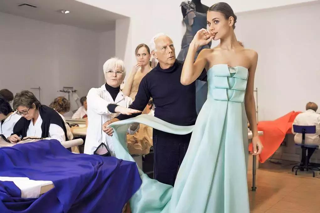 乔治阿玛尼设计师设计风格,被娱乐圈耽误的设计师