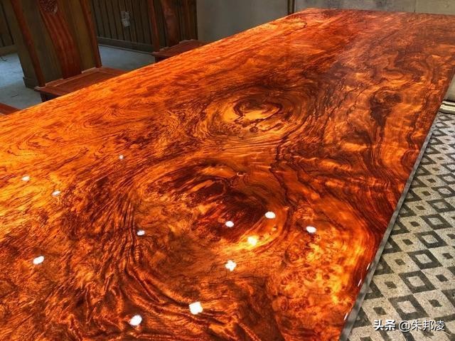 巴花大板成投资收藏新宠？原木来自3000年非洲树王，直径达两米