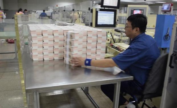 印钞工人月薪才3000元，为什么很少人辞职？内部员工：谁走谁傻