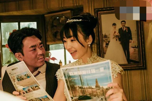 他曾离家出走，街头卖唱，今靠《屌丝男士》走红，屌丝逆袭成导演