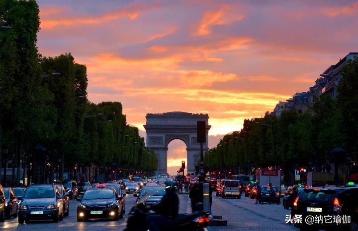 放弃稳定的工作当瑜伽教练值吗,月薪过万的人想转行做瑜伽教练