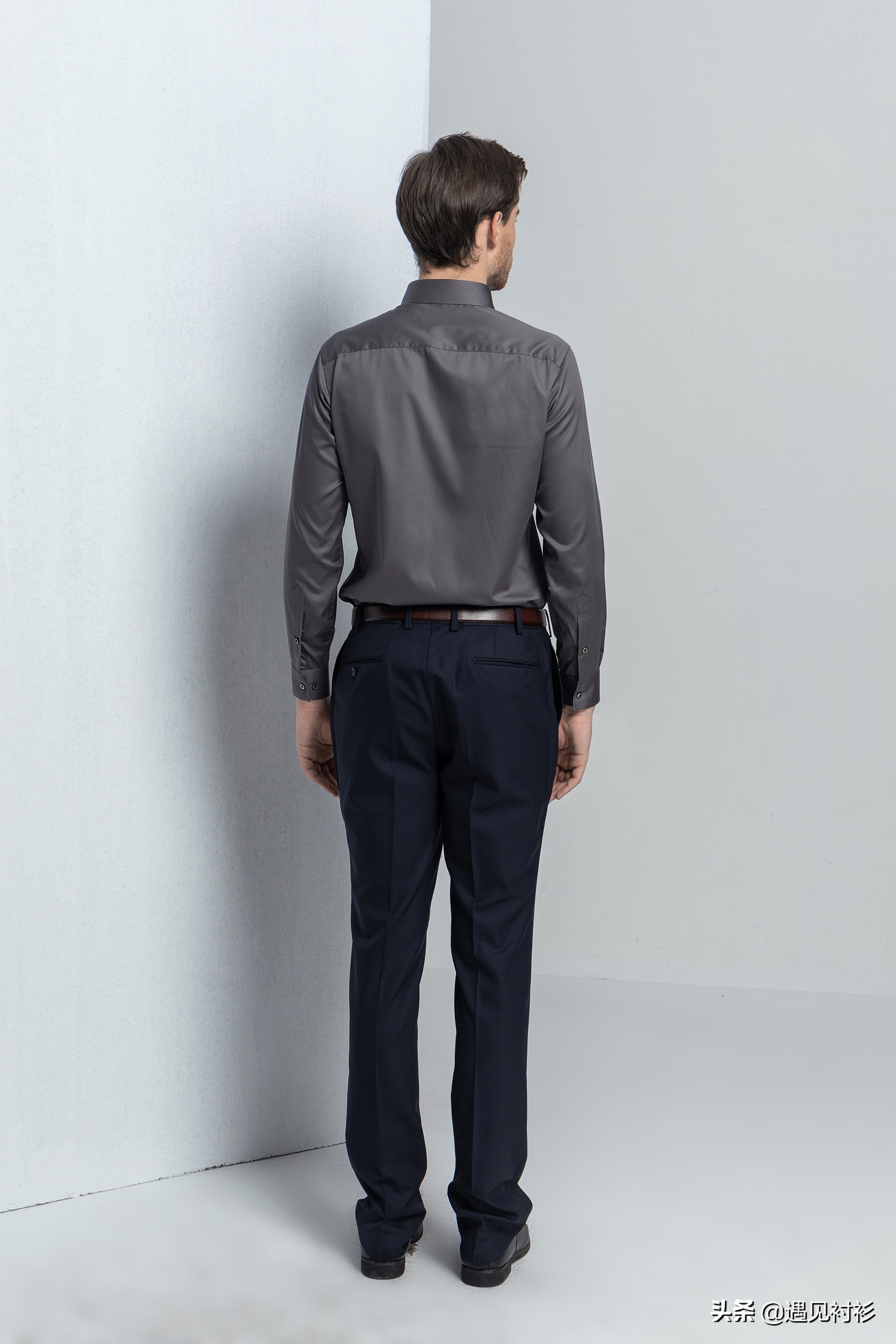 男士职场要准备几套衣服,适合初入职场男士衬衫