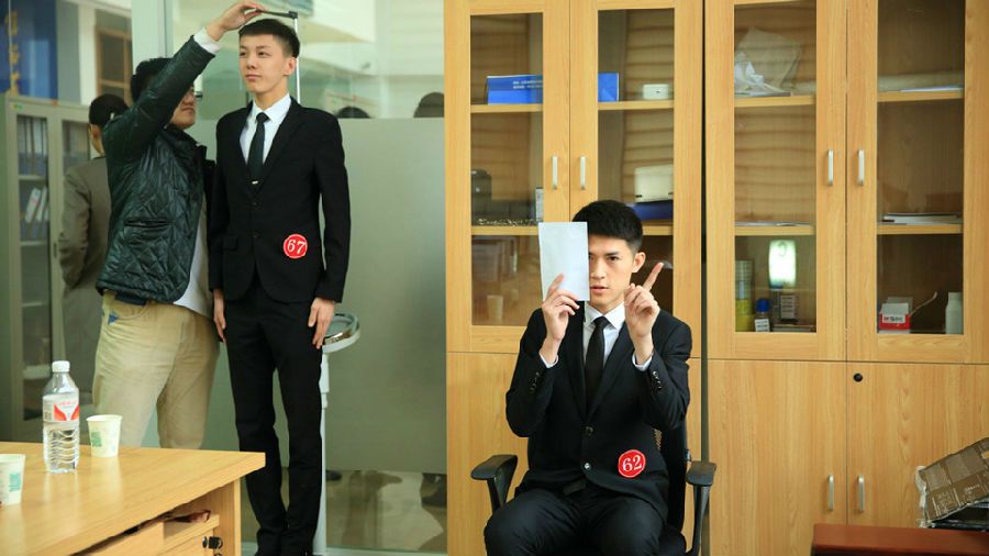 空乘专业学院招生需要什么条件,想成为空姐要用什么样的方法