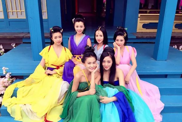 海岩之子执导的「太子妃升职记」，为何能用90万成本赚27亿点击量