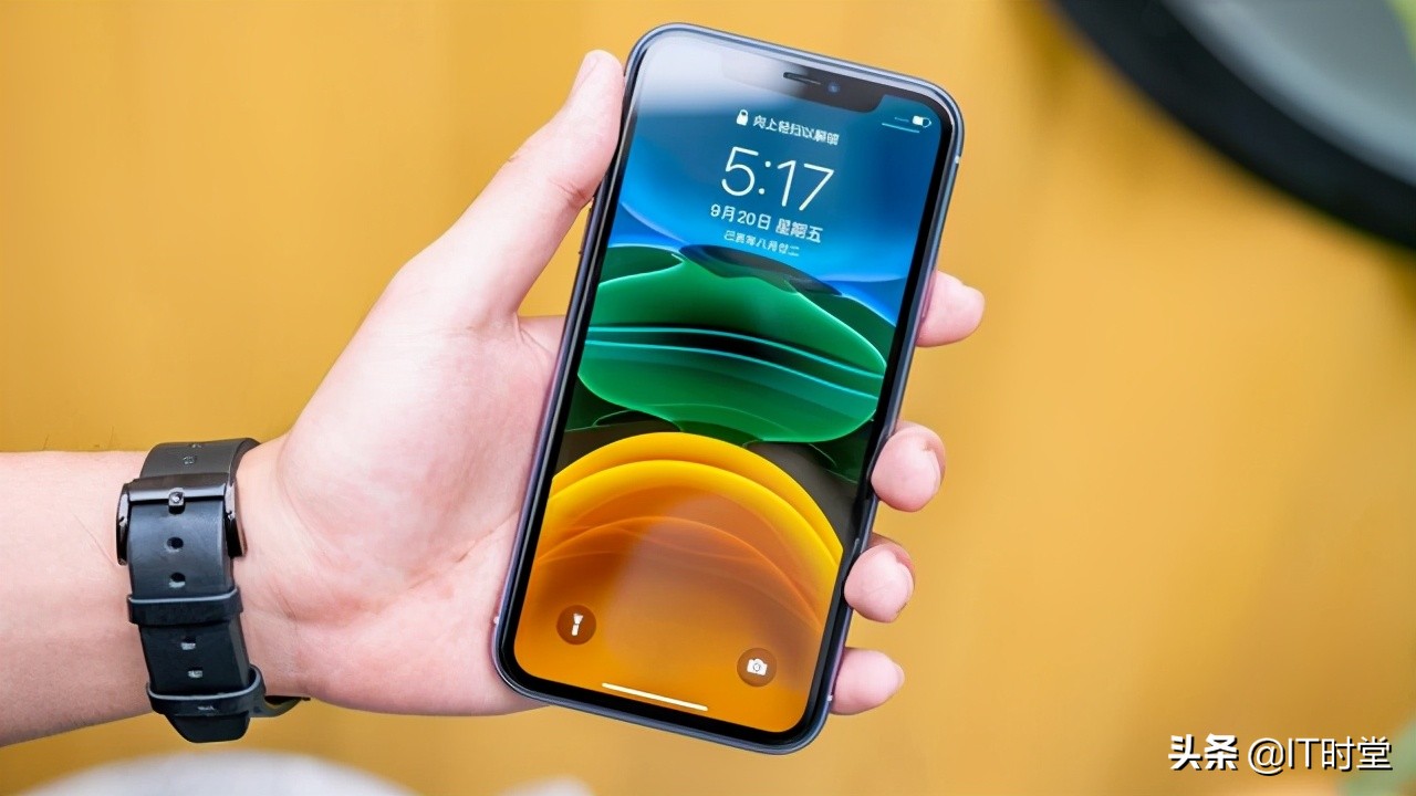iPhone12mini开售，全球最小5G手机，惨遭苹果削弱