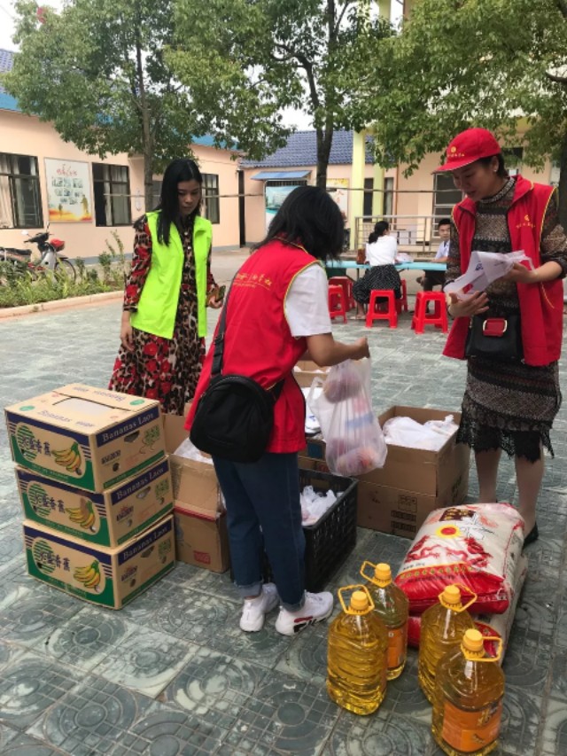 重阳节板江社区庆祝孝亲敬老活动,九九重阳献爱心相约走进敬老院