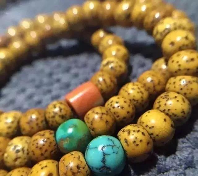 鸡油黄星月菩提盘出来的效果图,鸡油黄星月菩提为什么盘了不变色