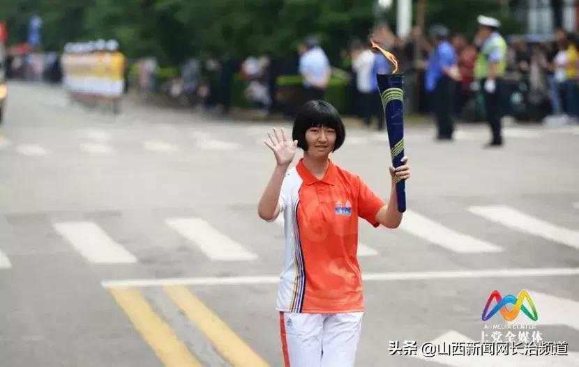 万人空巷见证圣火传递现场！青春的上*党**，激情飞扬
