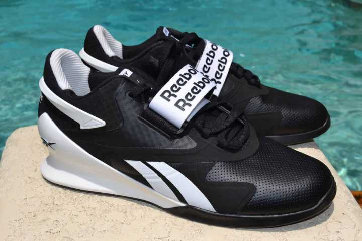 reebok锐步鞋纯黑色,锐步reebok篮球鞋怎么样