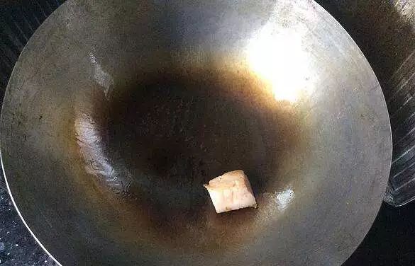 锅烧糊了吸入大量油烟怎么办,锅炒菜老是糊底菜不好吃