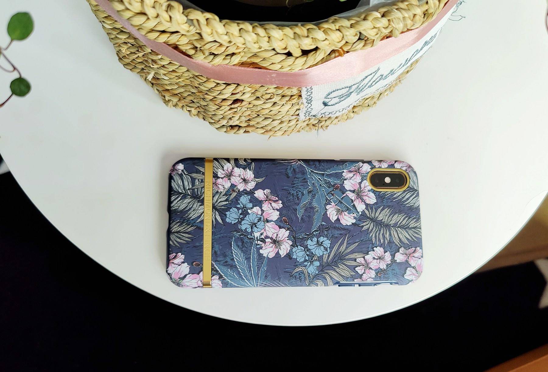 richmondfinch苹果xsmax手机壳,换一张新的手机壳