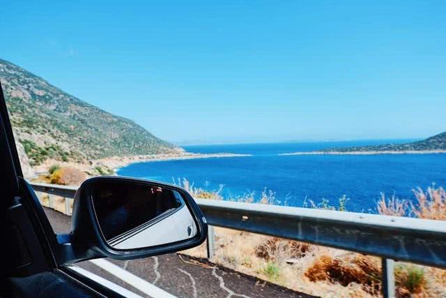 不卖产品卖人设,不卖人设