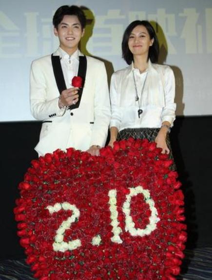 妈妈报警、六六道歉、资本弃子，到底谁令吴亦凡一步步跌落神坛？