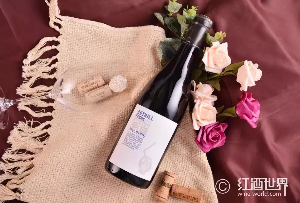 葡萄酒颜色褐色正常吗,干红葡萄酒颜色浅是低端酒吗