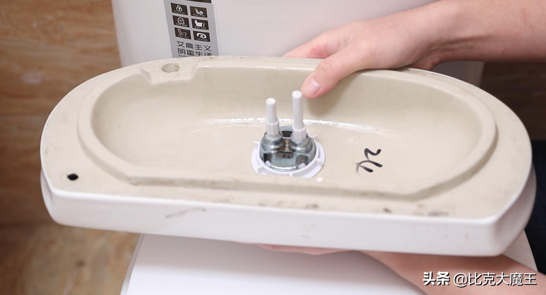 马桶冲水无力水箱出水小,马桶冲水无力下水慢需要拆马桶吗