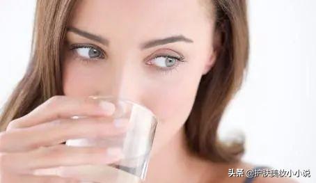 脸上毛孔粗大最有效的小技巧,脸毛孔粗大收缩毛孔最有效的方法