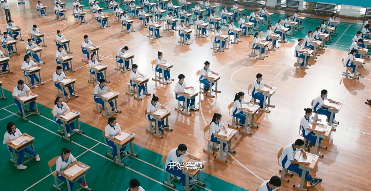 高考撕书和喊楼,高考喊楼扔书超震动现场