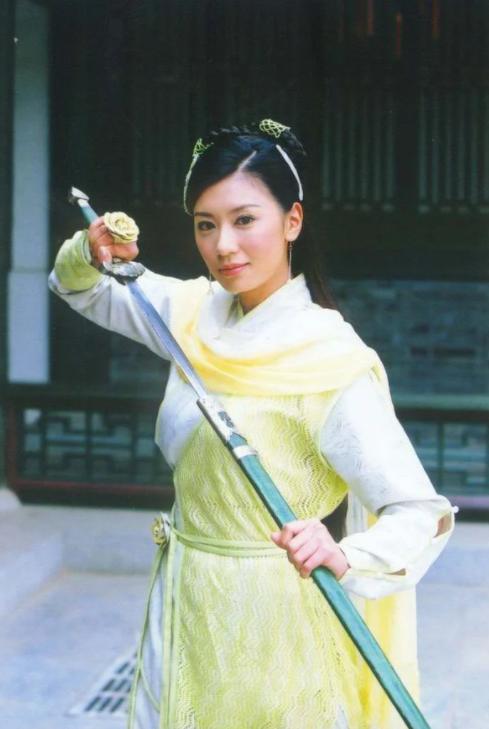 48岁贾静雯状态惊艳美貌依旧,贾静雯如何保持自己的颜值和身材