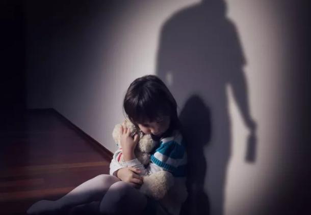 孩子倒掉茅台酒,孩子把父亲的茅台全部倒掉了