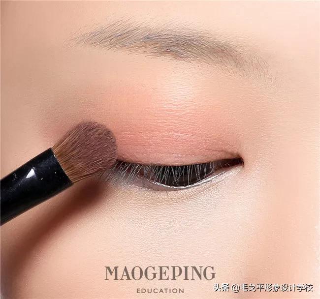 美妆眼妆教程眼睛这样画超好看,怎样画超干净的素颜卧蚕眼妆