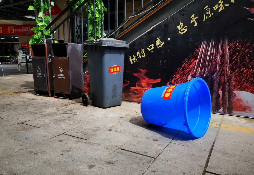 创城曝光台|新百广场秩序混乱问题依旧