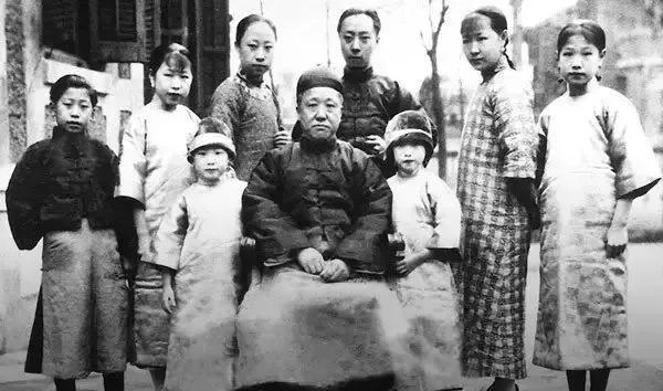 绝版合影视频完整版,80年代怀旧合影图片大全