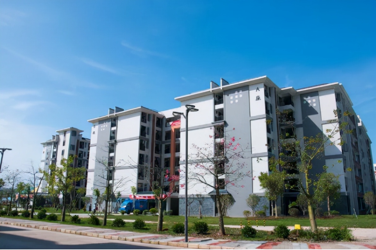 广东岭南工作技术学院上本科的人,广东岭南工作学院读成人大专好吗