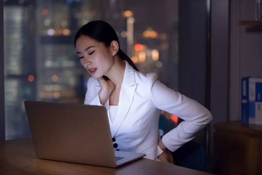 女人总说腰痛什么意思,为什么女生会说腰疼