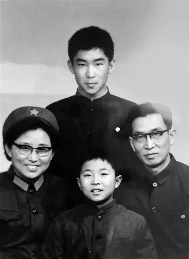 一个中国天才的短暂人生：20岁进哈佛，却在34岁自杀，死因成谜