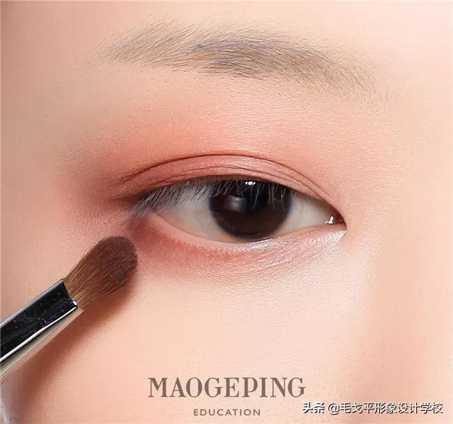美妆眼妆教程眼睛这样画超好看,怎样画超干净的素颜卧蚕眼妆