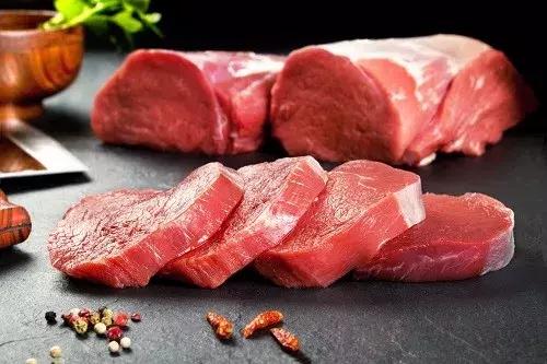 玫瑰色泽的“奶饲”小牛肉可能是下一个明星食材