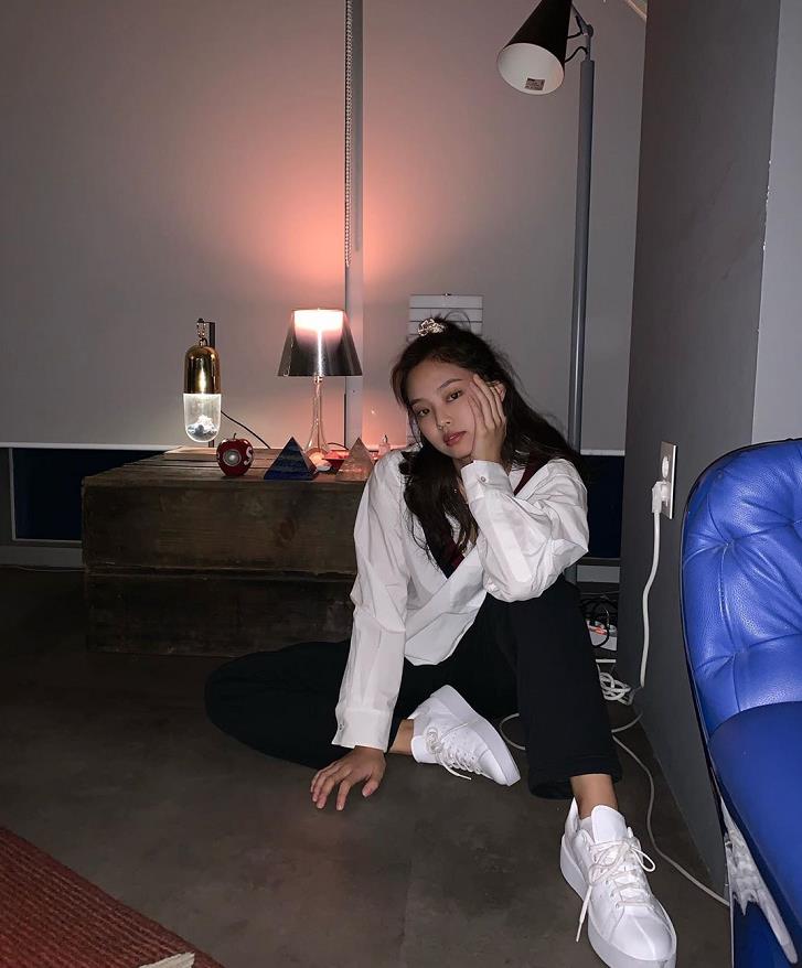 jennie金智妮穿搭工装裤,金智妮jennie毛衣开衫穿搭