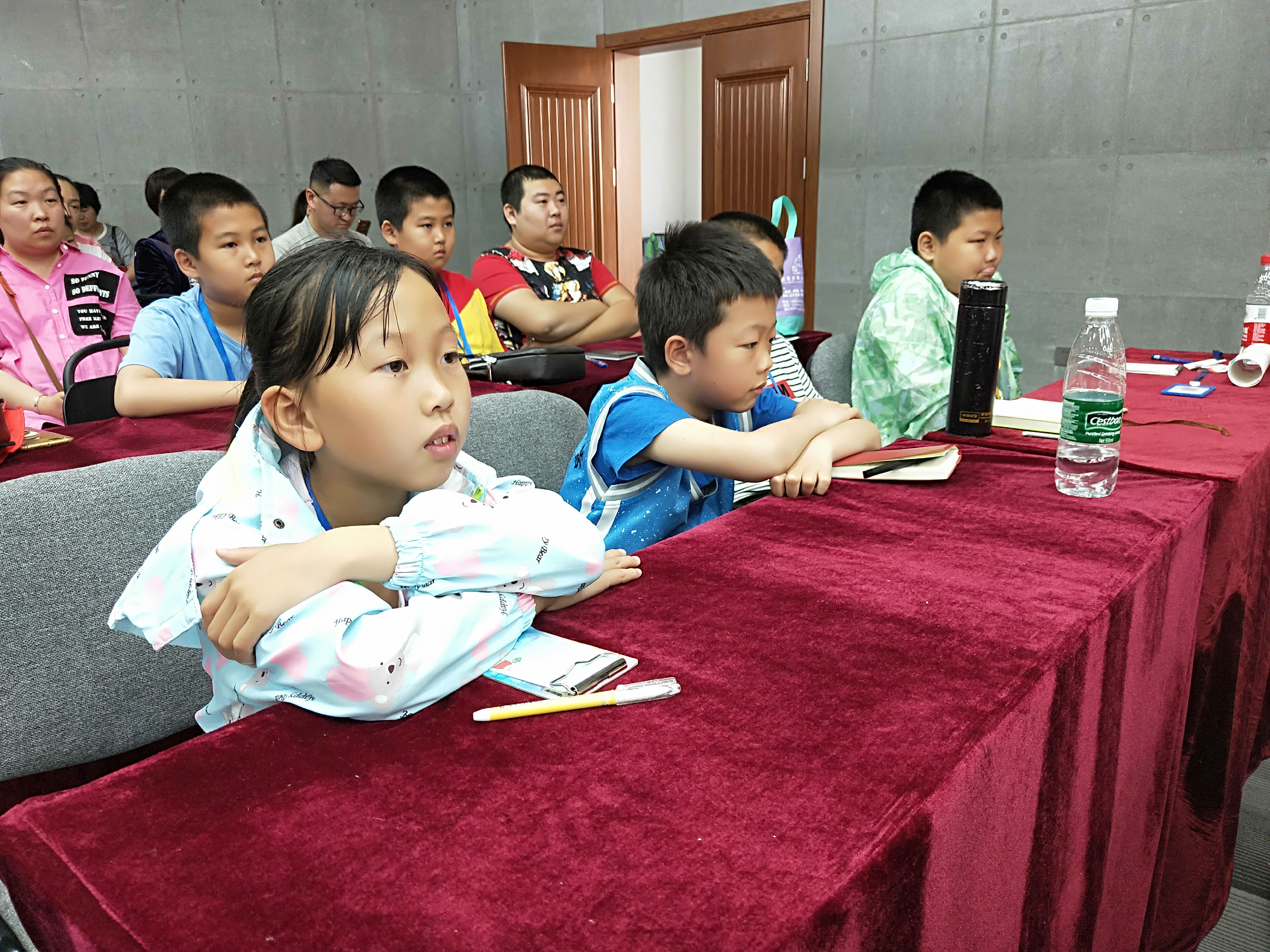 听“记者是怎样炼成的”看报纸是如何印刷的，冀东版小记者公开课精彩纷呈