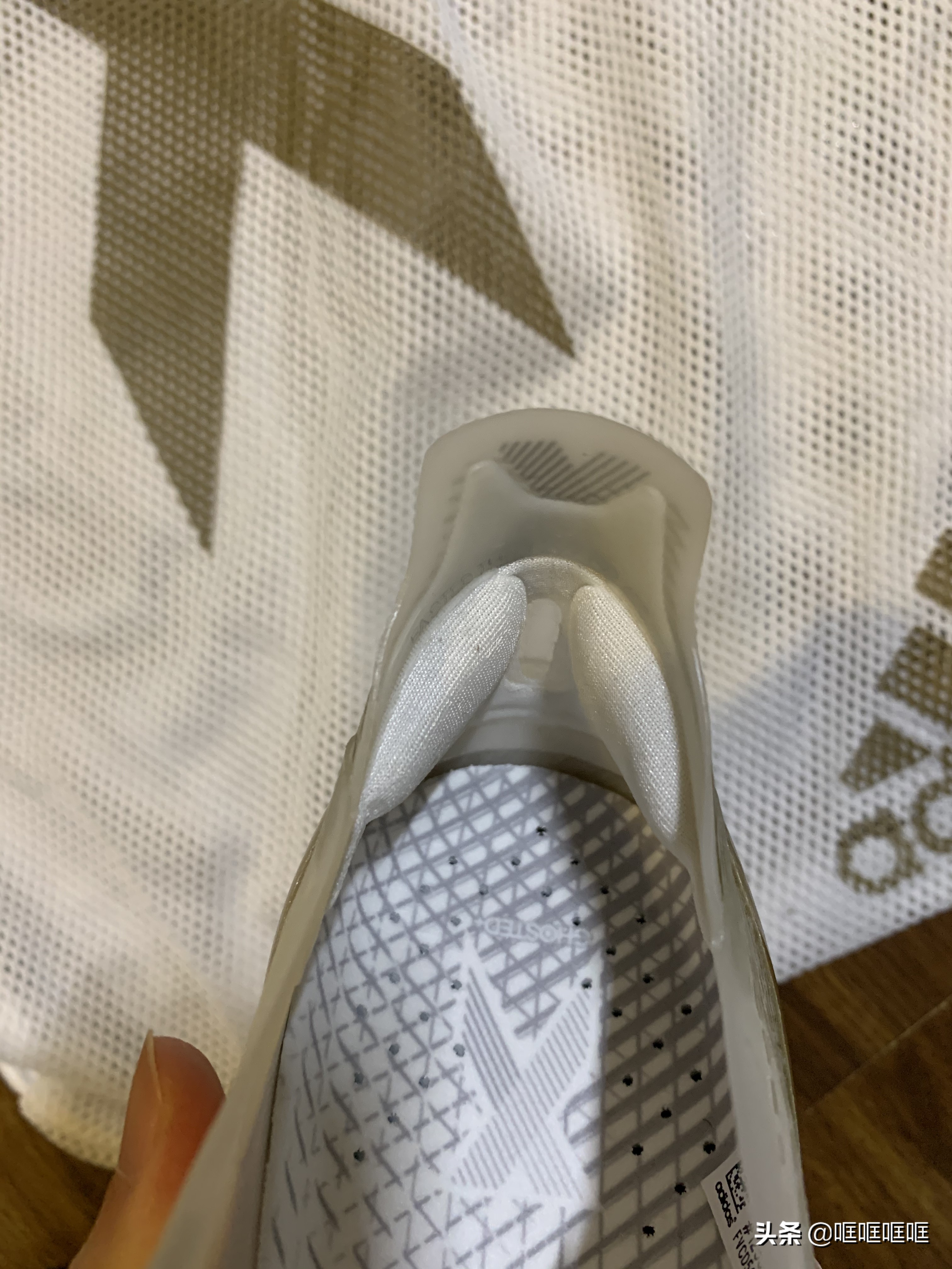 阿迪达斯足球鞋纯白猎鹰评测,阿迪达斯足球鞋xghosted实战