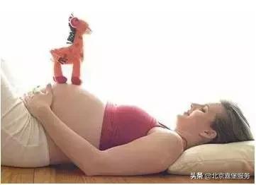 胎儿在肚子里缺氧会有什么症状,孕妇宝宝缺氧是什么原因该怎么办