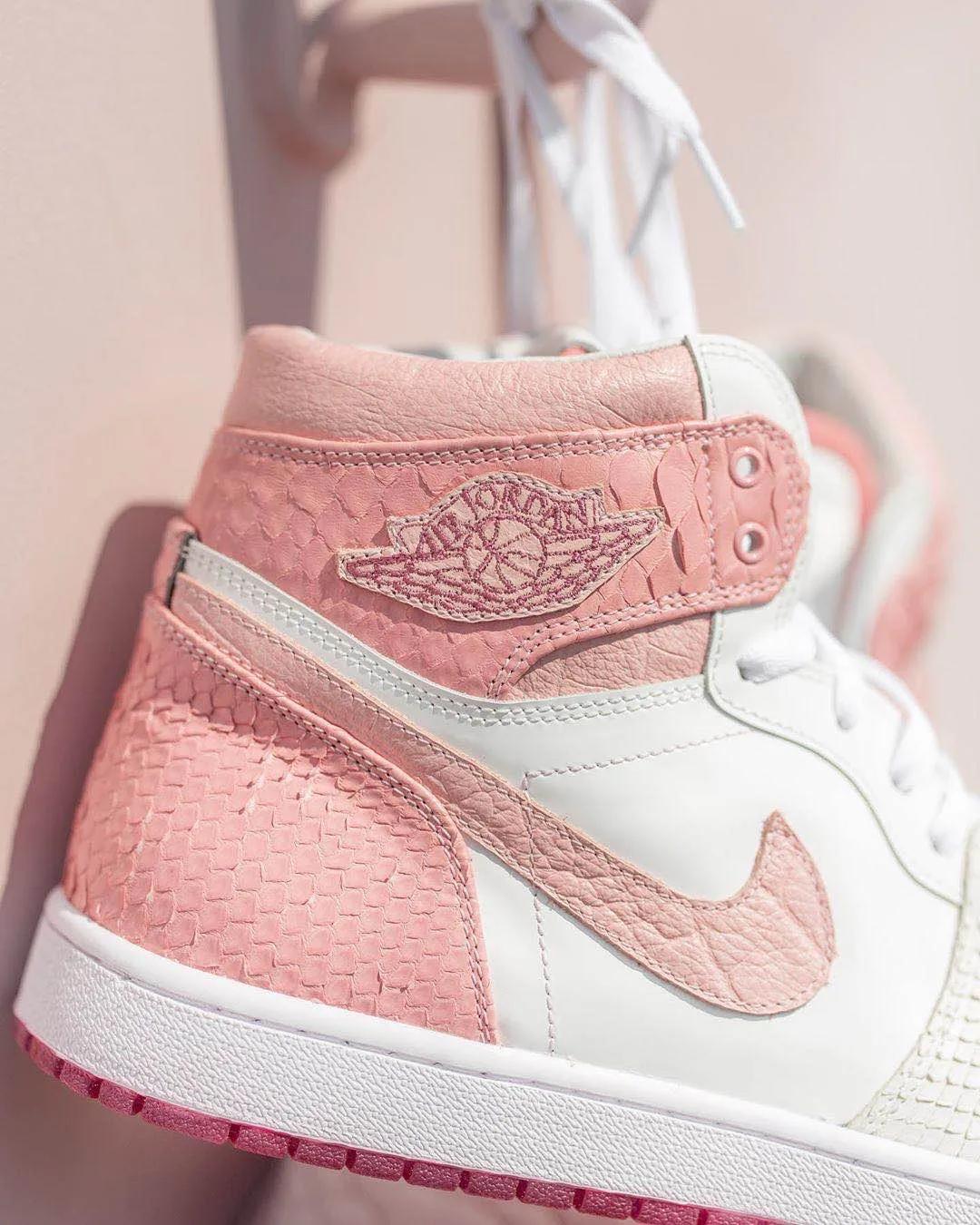 aj1鐞冮瀷澶栫鍖荤敓鑱斿悕鑺濆姞鍝ョ孩,aj1澶栫鍖荤敓瀹氬埗