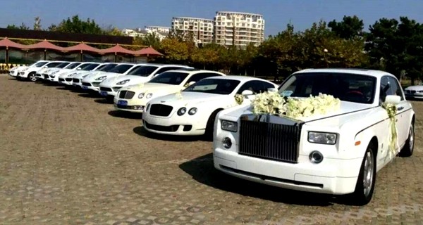 劳斯莱斯出一次婚车得多少钱,劳斯莱斯加长版婚车多少钱