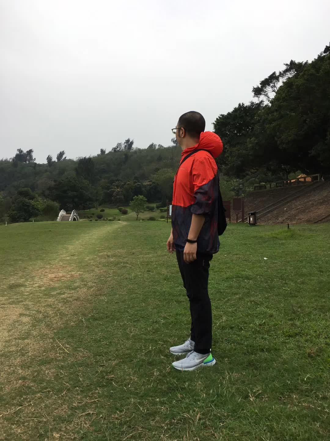 坚持跑步自律减肥,跑步一个月瘦了二十斤每天五公里