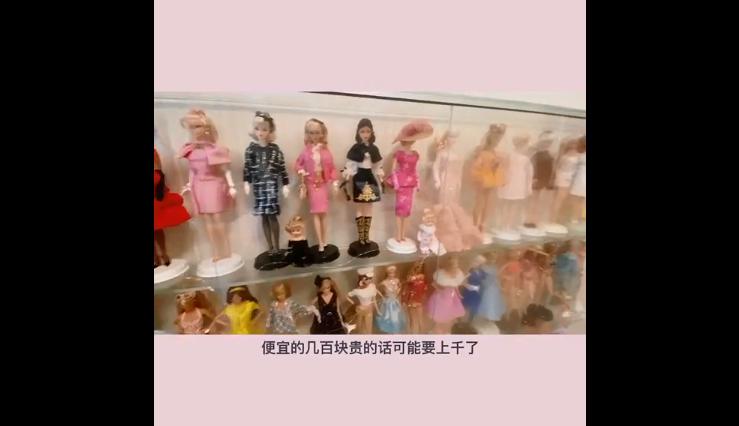 花8000买芭比娃娃,花1000多给手办买了件衣服