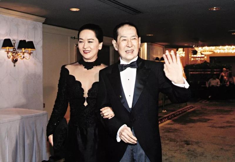 “大哥的女人”洪金梅，风尘女嫁粤剧名伶：4亿财产为何只得1元