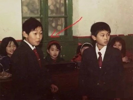 他曾离家出走，街头卖唱，今靠《屌丝男士》走红，屌丝逆袭成导演